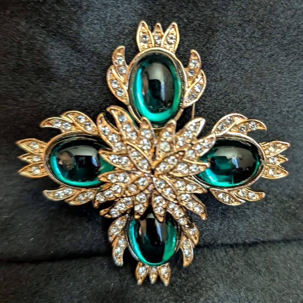 #41. Green Cabuchon Emerald Green Maltese  Cross Brooch 2.70"